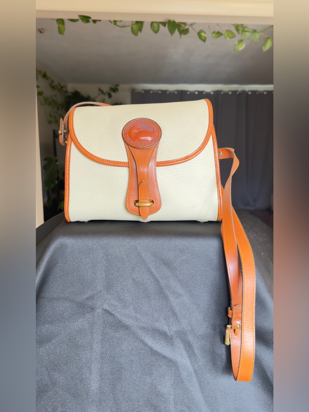 VTG Dooney & Bourke AWL Saddle Crossbody Bag Bone Tan